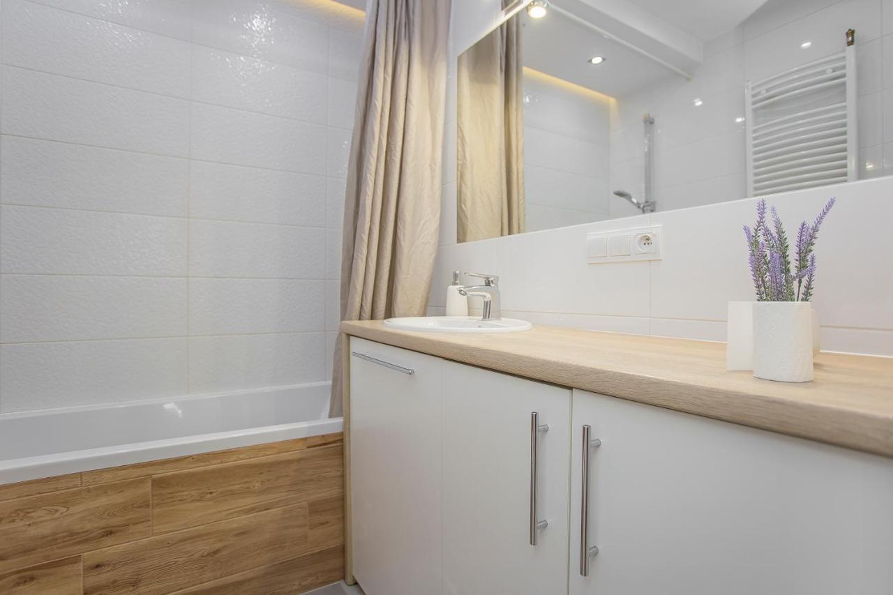 Urban Jungle Apartment In The City Center 比亚韦斯托克 外观 照片